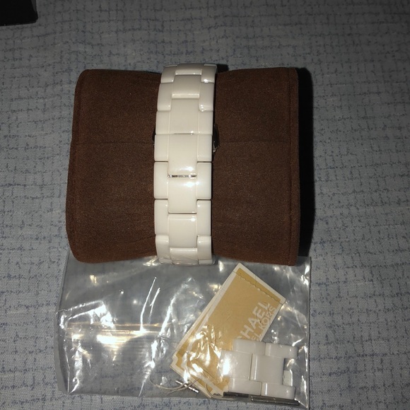 Michael Kors Watch - Picture 3 of 4